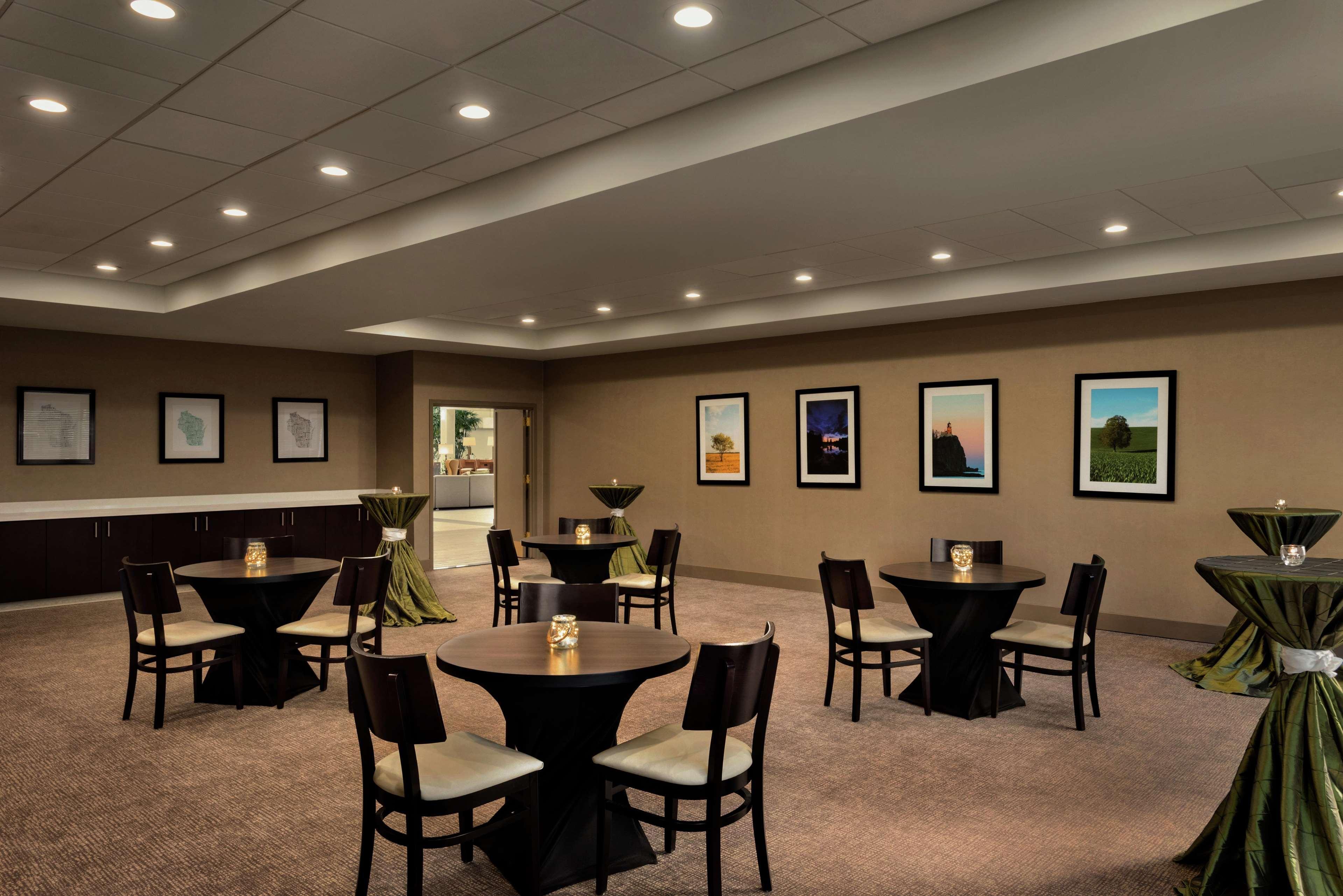 Embassy Suites By Hilton Milwaukee Brookfield Buitenkant foto