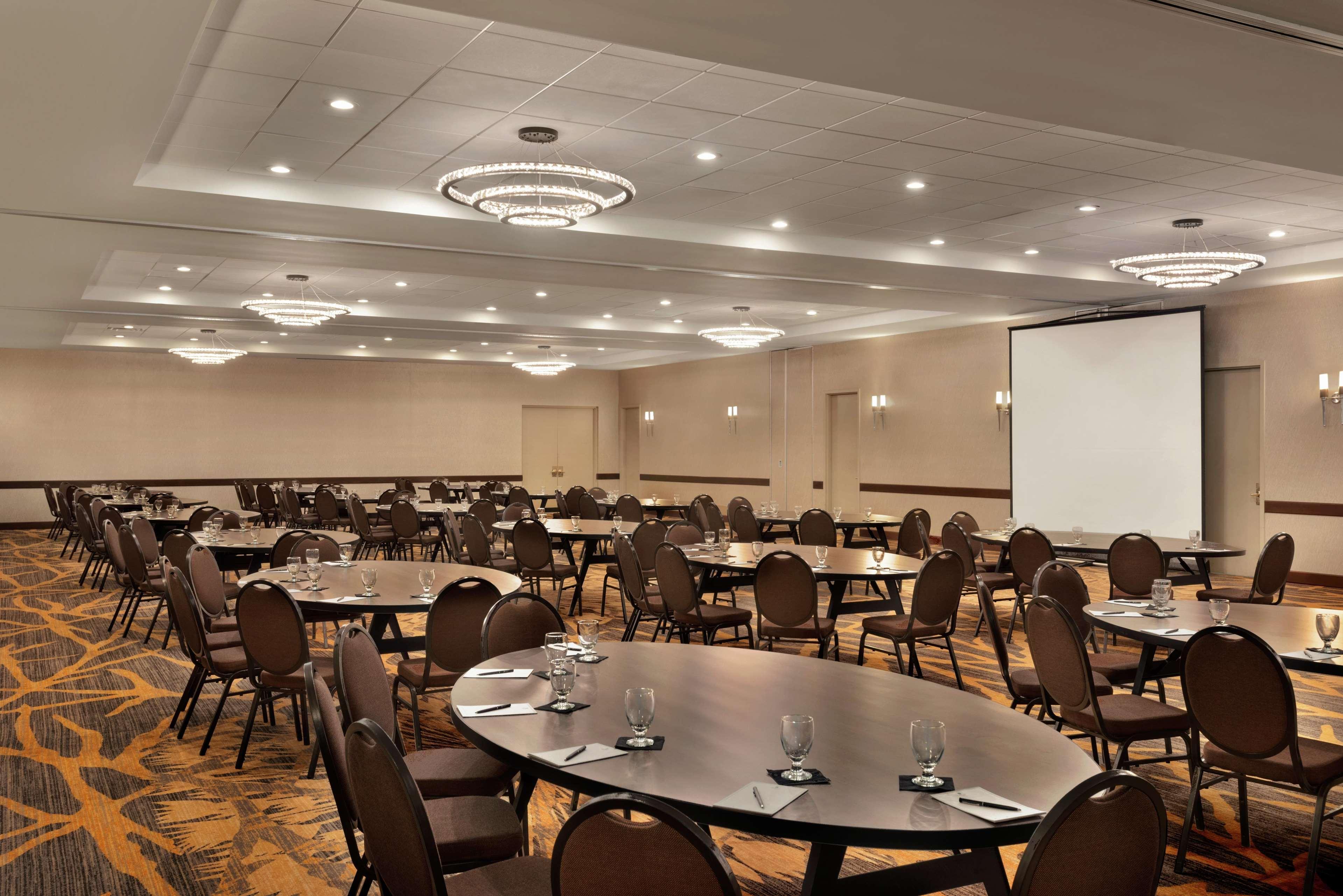Embassy Suites By Hilton Milwaukee Brookfield Buitenkant foto