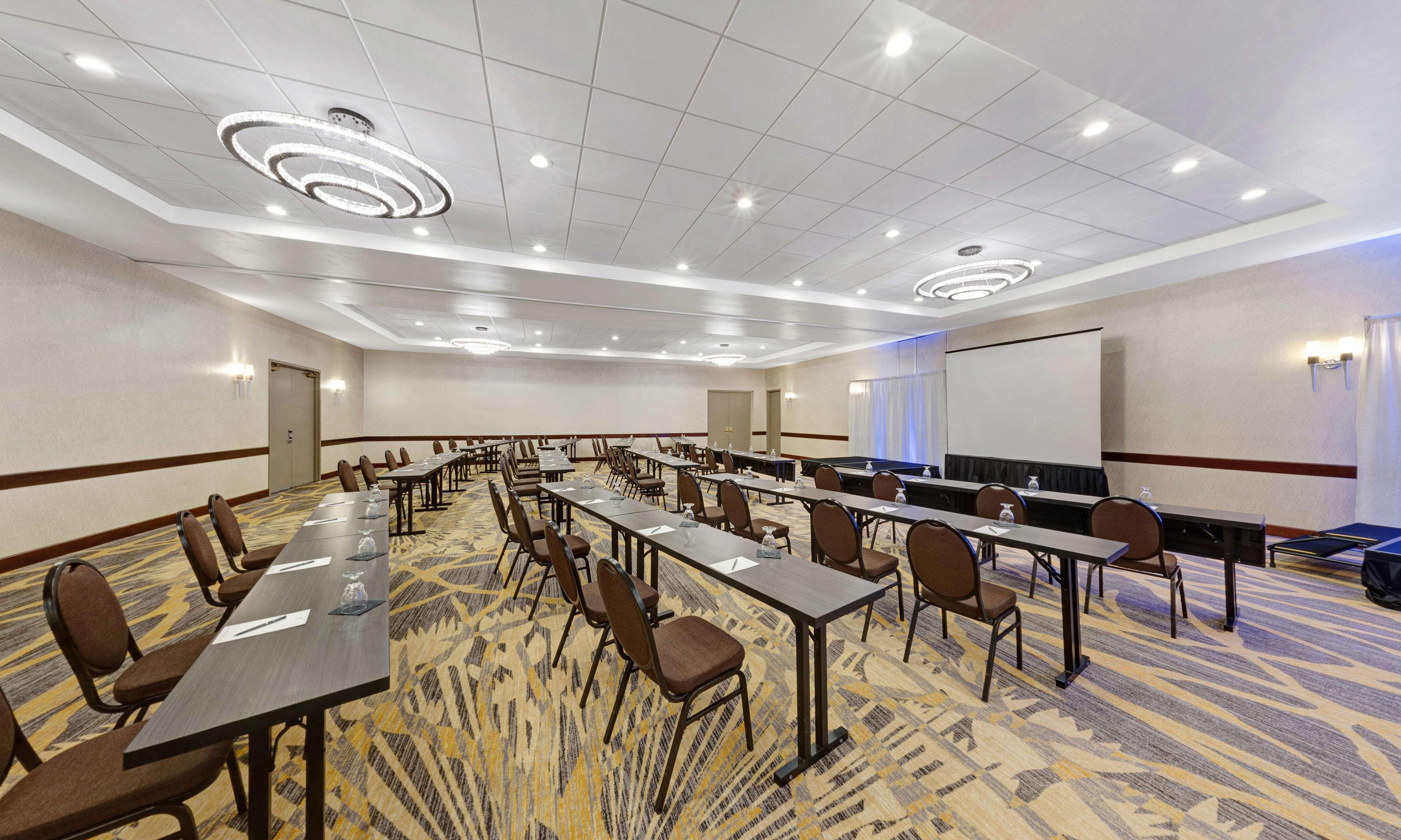 Embassy Suites By Hilton Milwaukee Brookfield Buitenkant foto