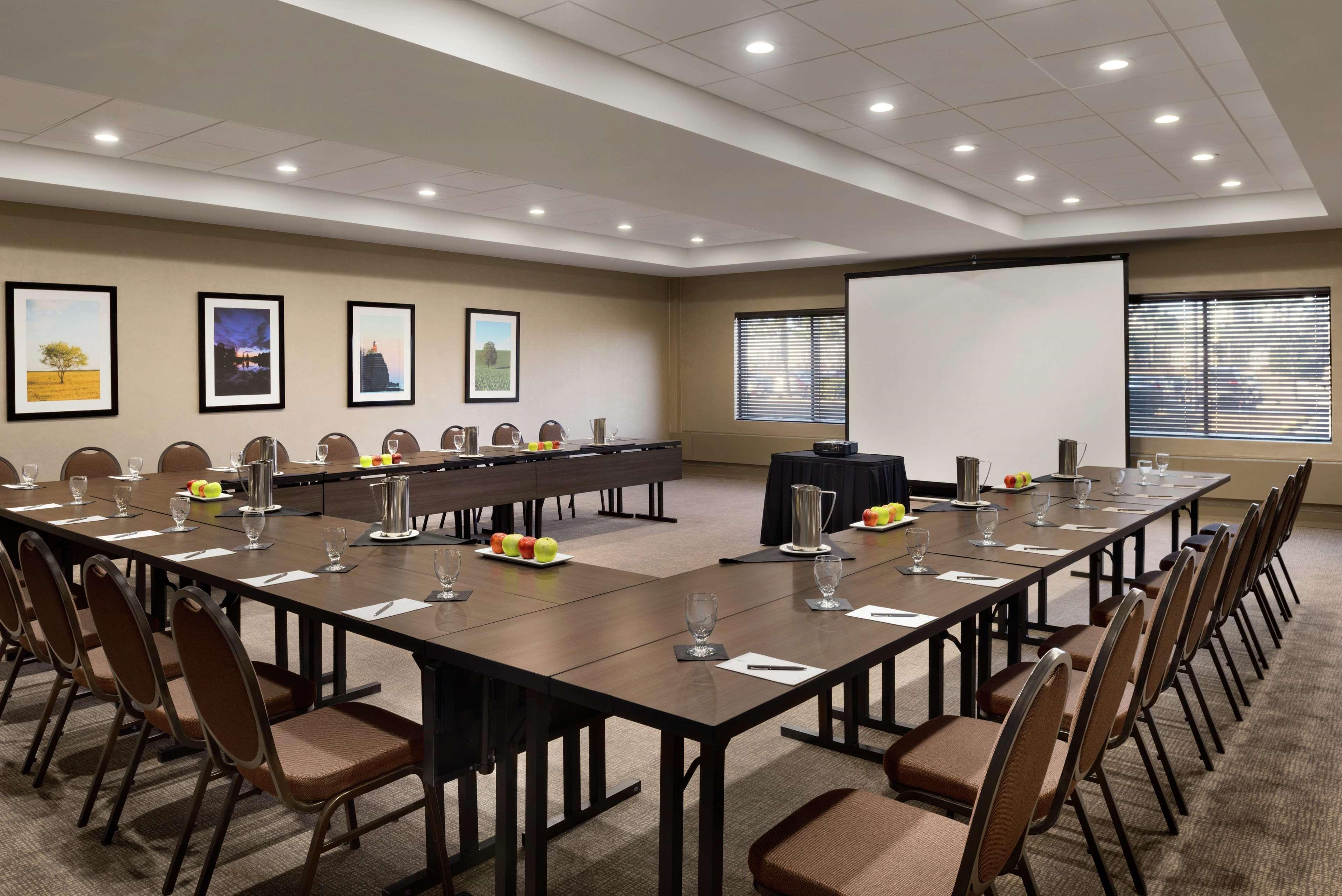 Embassy Suites By Hilton Milwaukee Brookfield Buitenkant foto