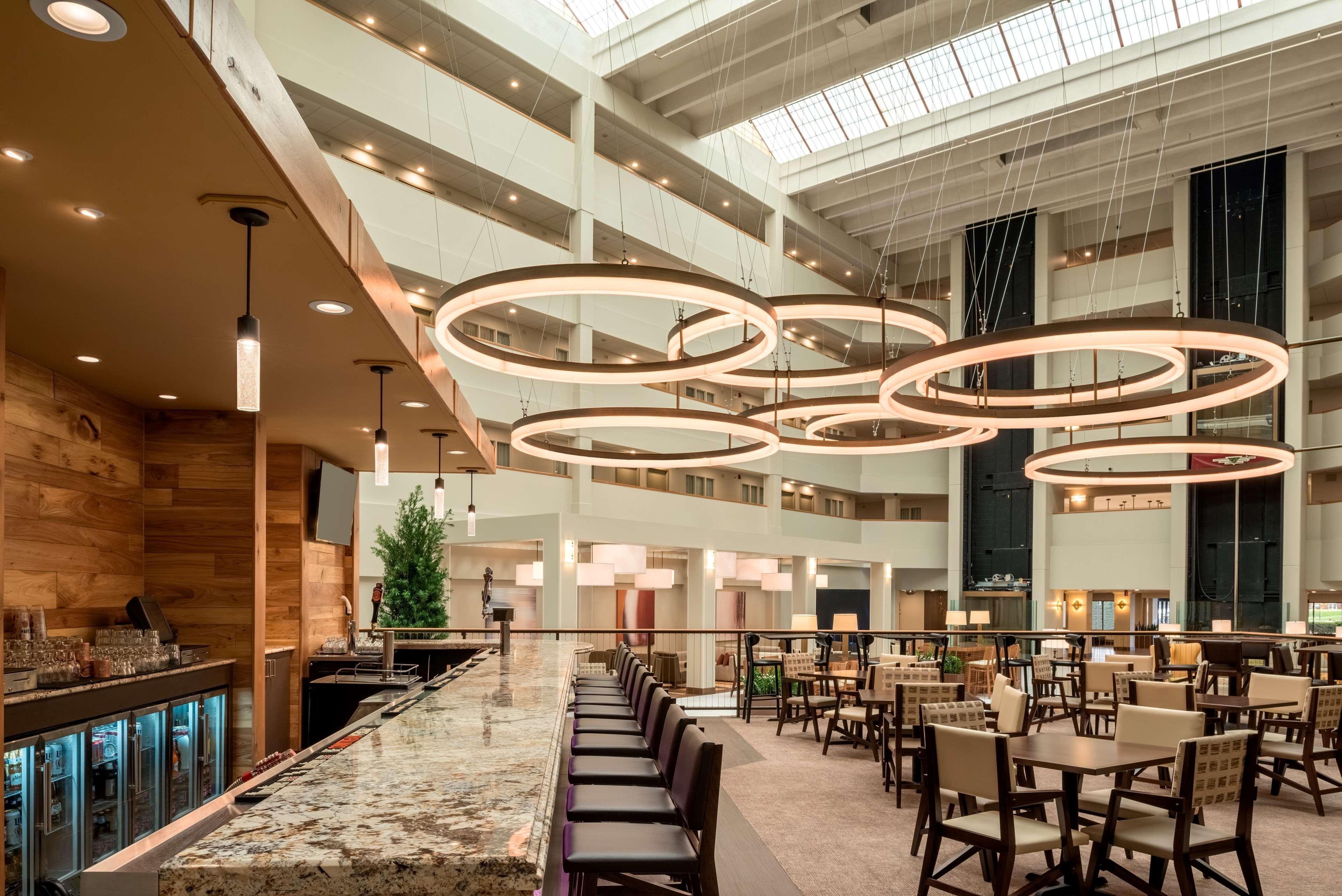 Embassy Suites By Hilton Milwaukee Brookfield Buitenkant foto