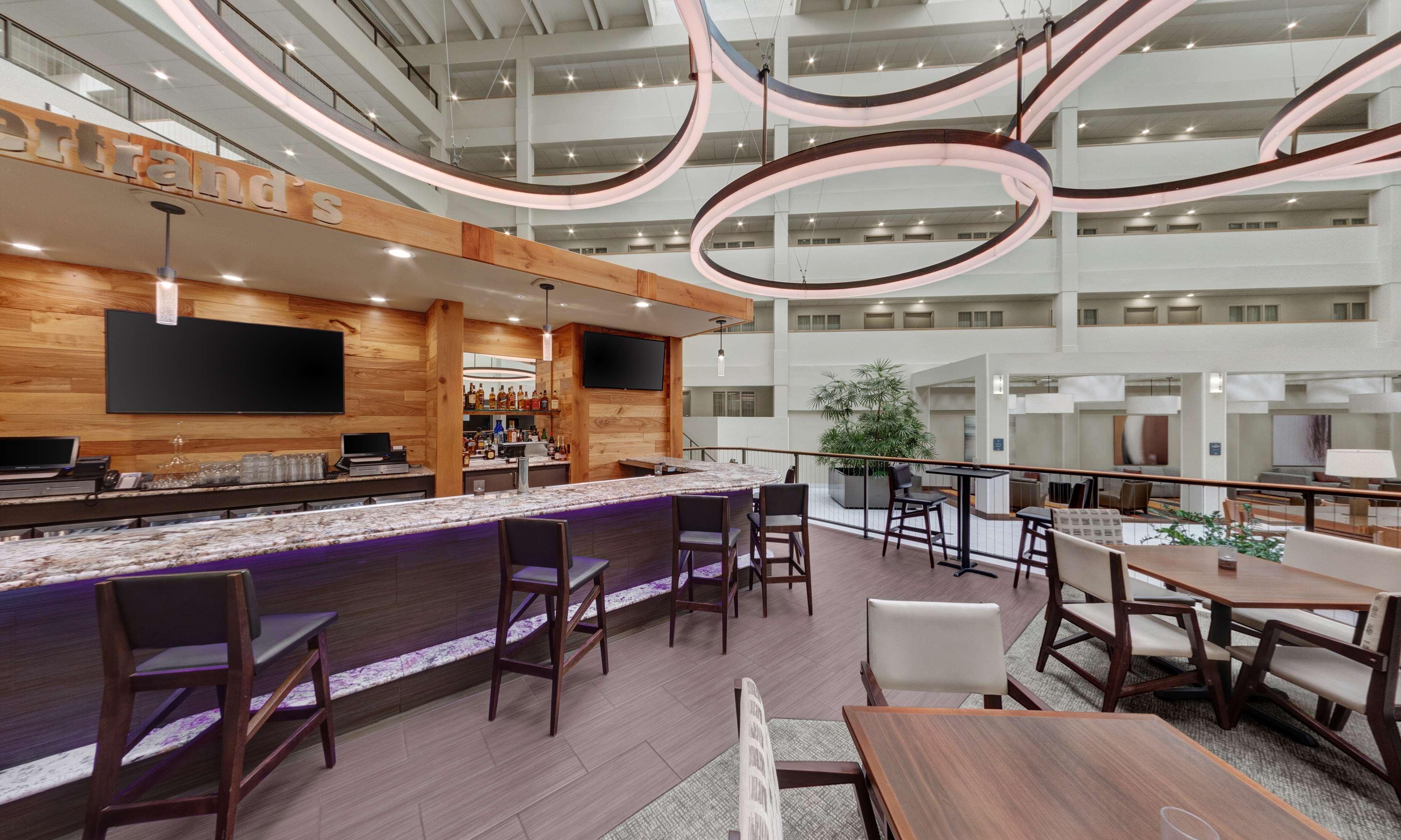 Embassy Suites By Hilton Milwaukee Brookfield Buitenkant foto