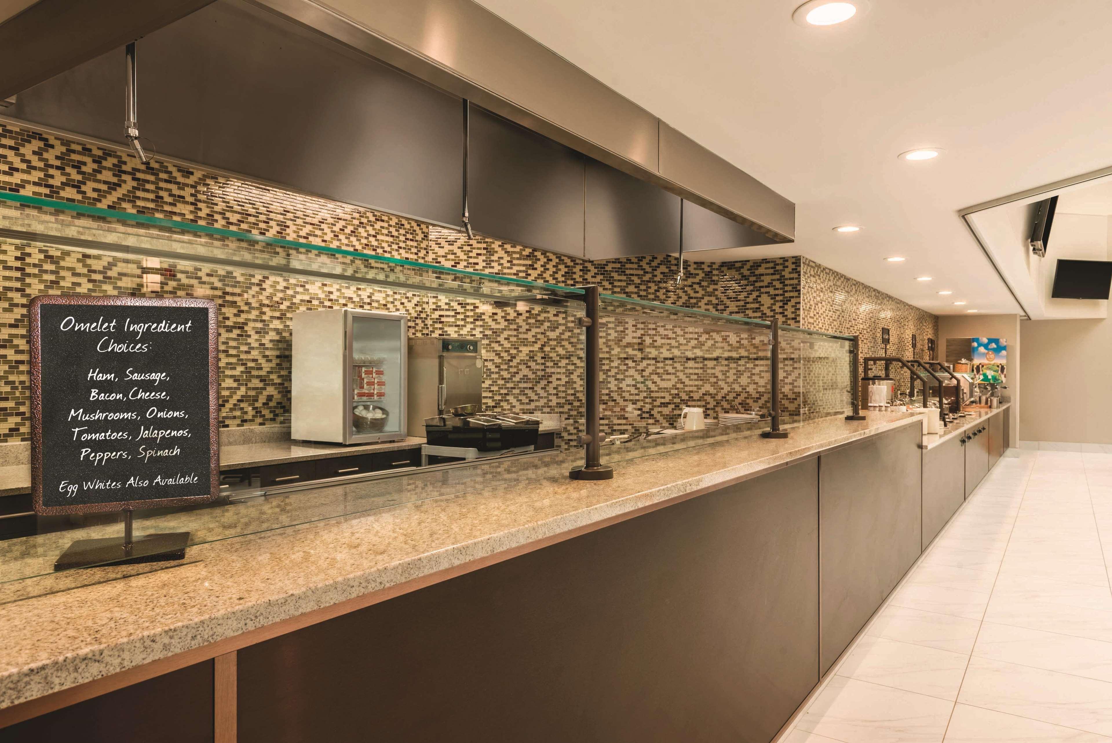 Embassy Suites By Hilton Milwaukee Brookfield Buitenkant foto