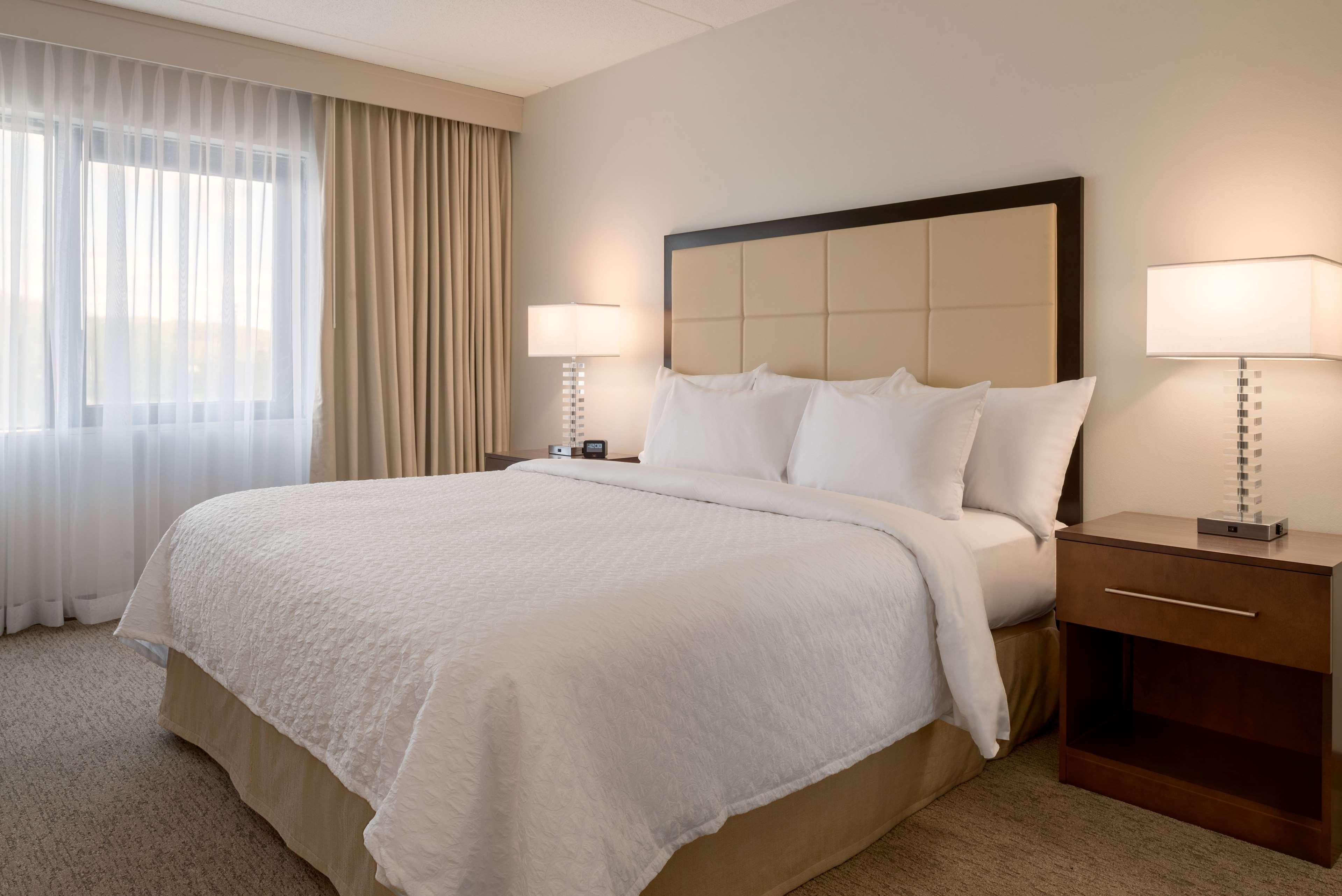 Embassy Suites By Hilton Milwaukee Brookfield Buitenkant foto