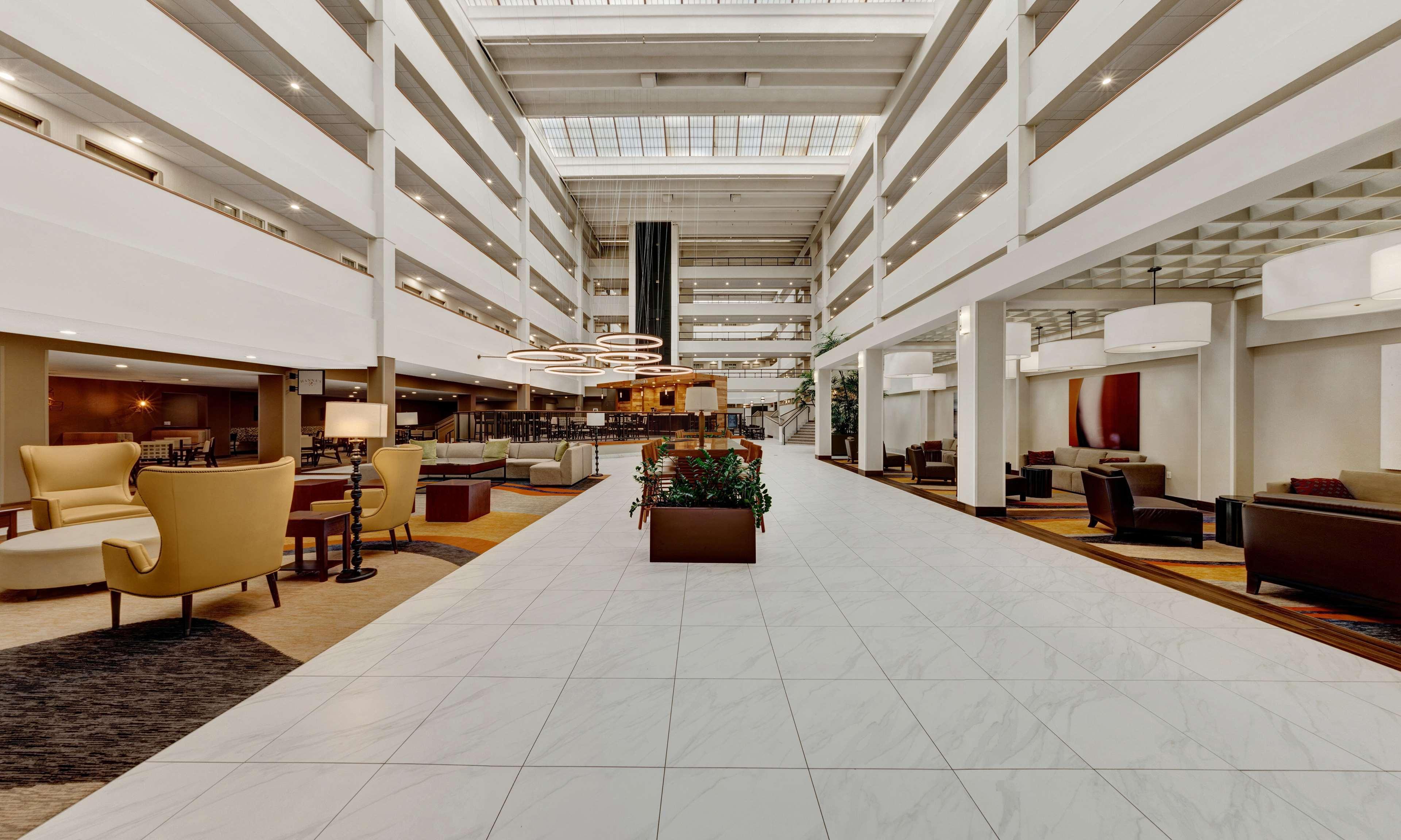 Embassy Suites By Hilton Milwaukee Brookfield Buitenkant foto