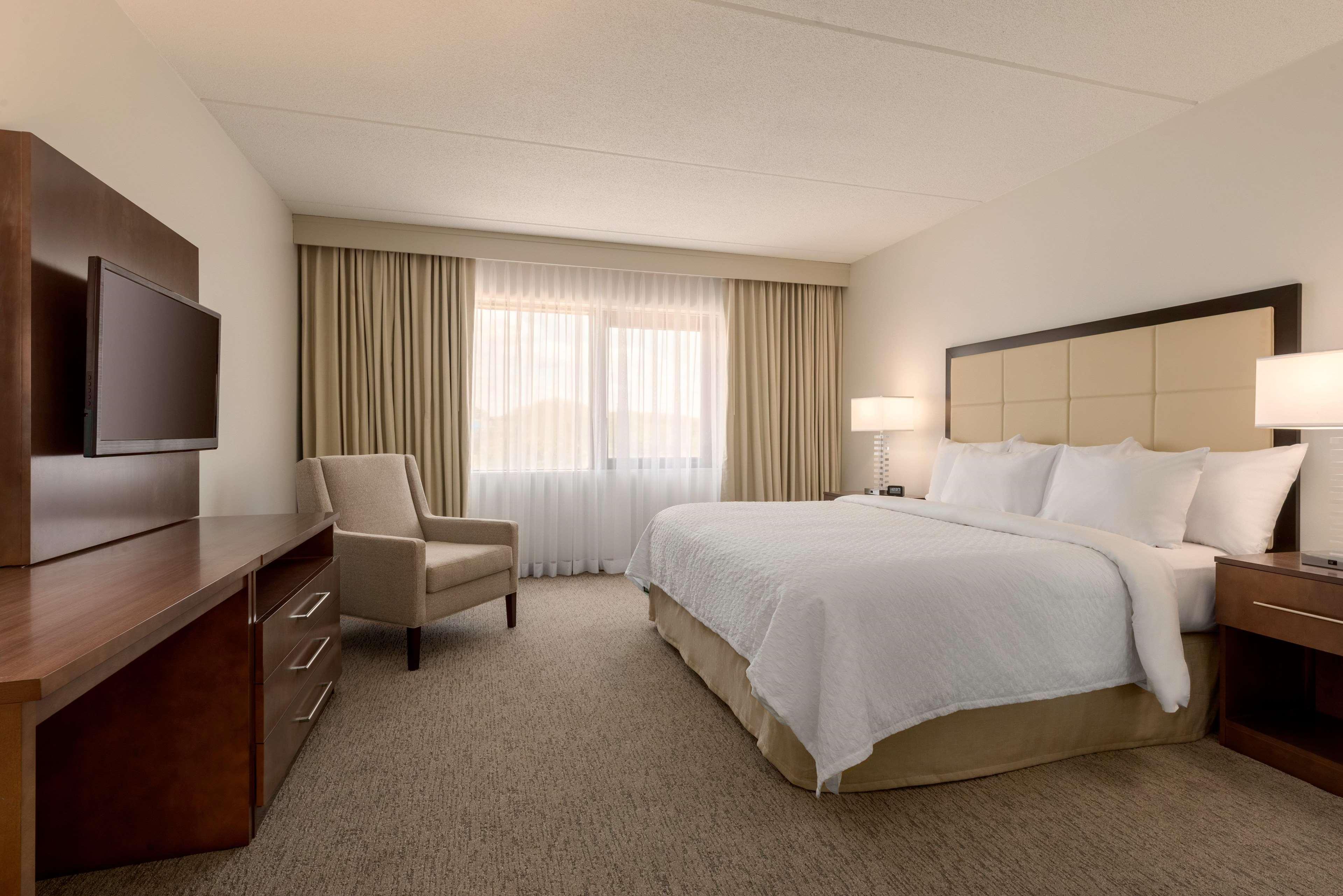 Embassy Suites By Hilton Milwaukee Brookfield Buitenkant foto