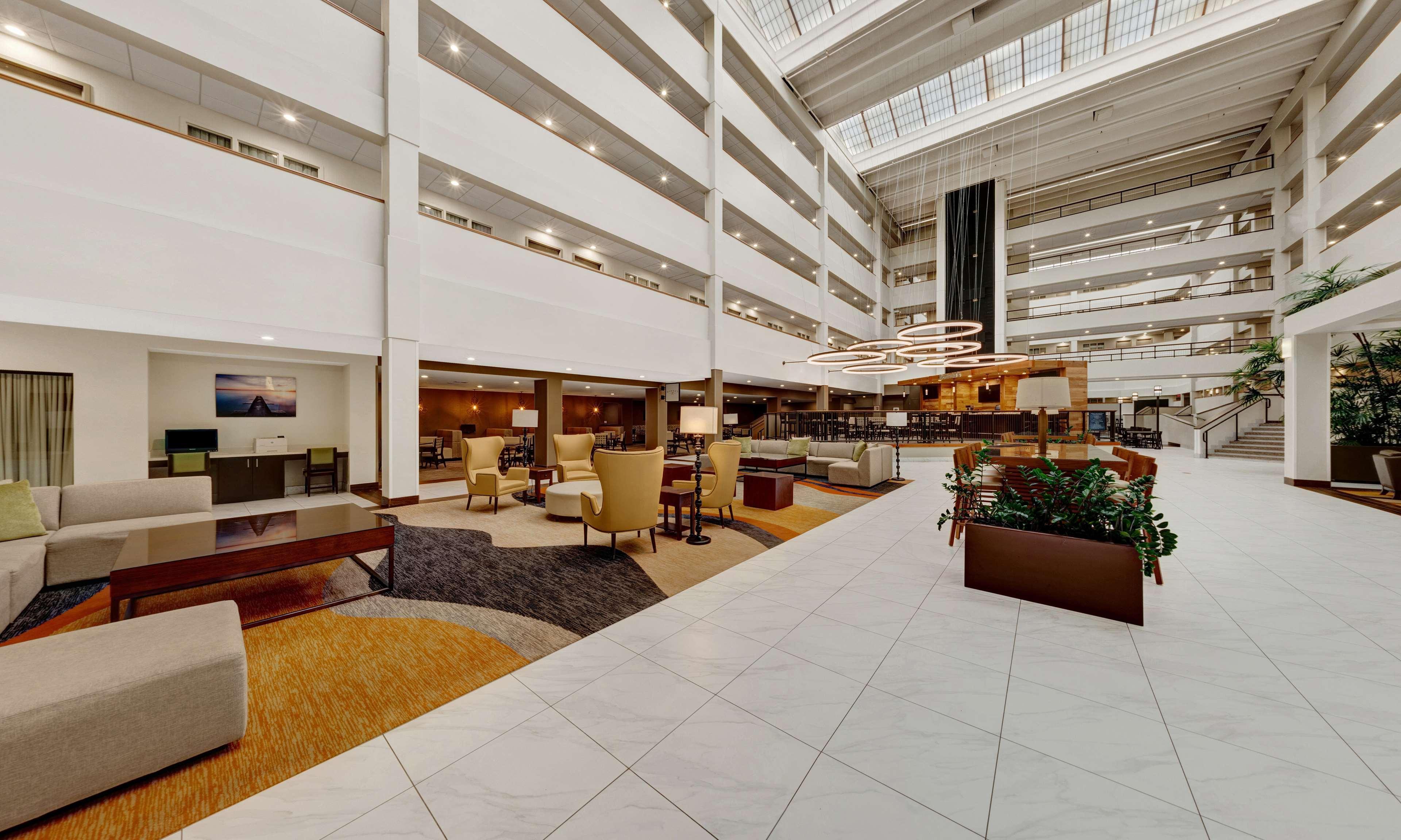 Embassy Suites By Hilton Milwaukee Brookfield Buitenkant foto