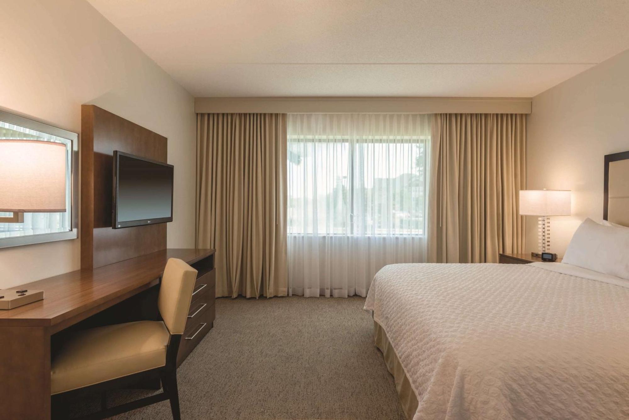 Embassy Suites By Hilton Milwaukee Brookfield Buitenkant foto