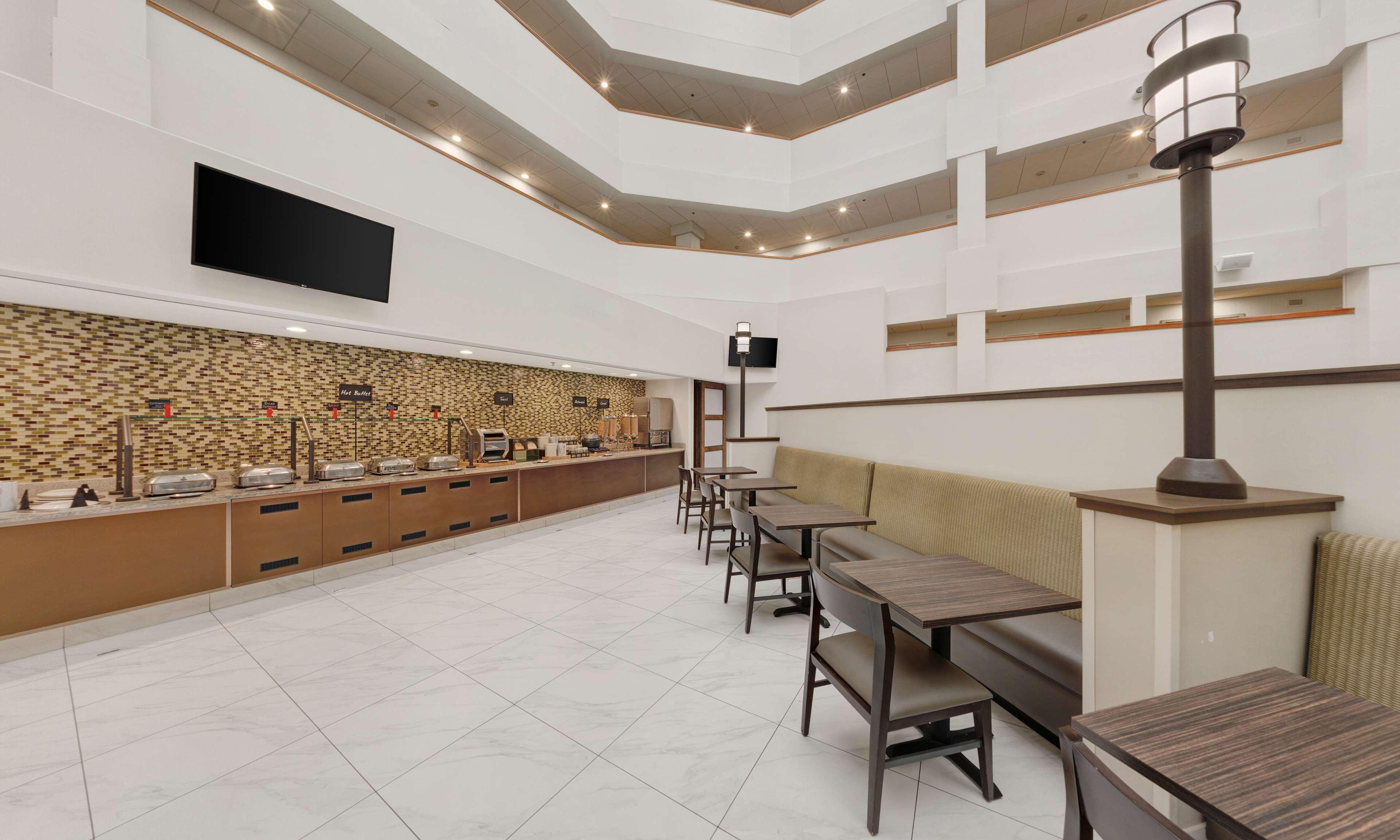 Embassy Suites By Hilton Milwaukee Brookfield Buitenkant foto