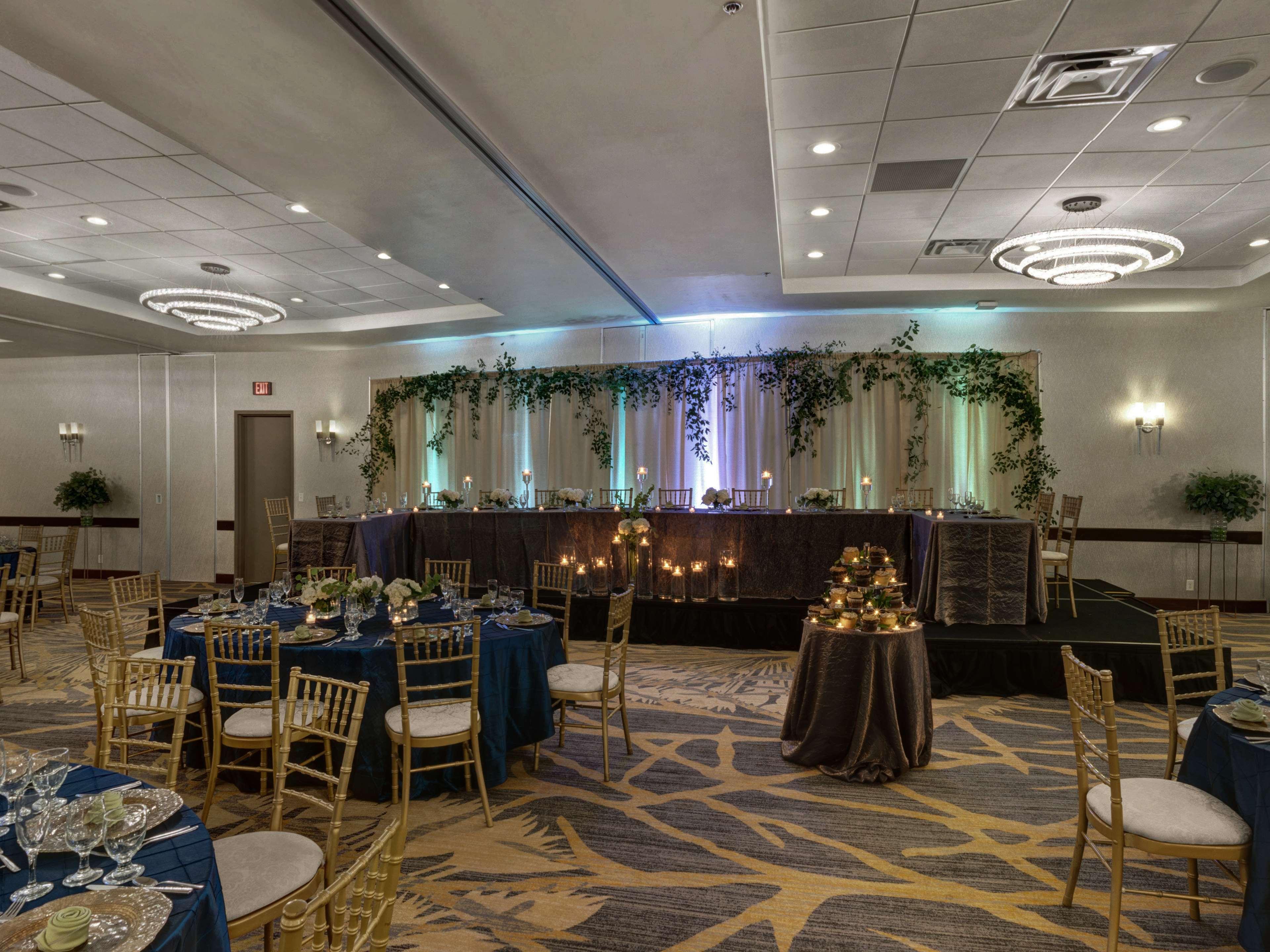 Embassy Suites By Hilton Milwaukee Brookfield Buitenkant foto