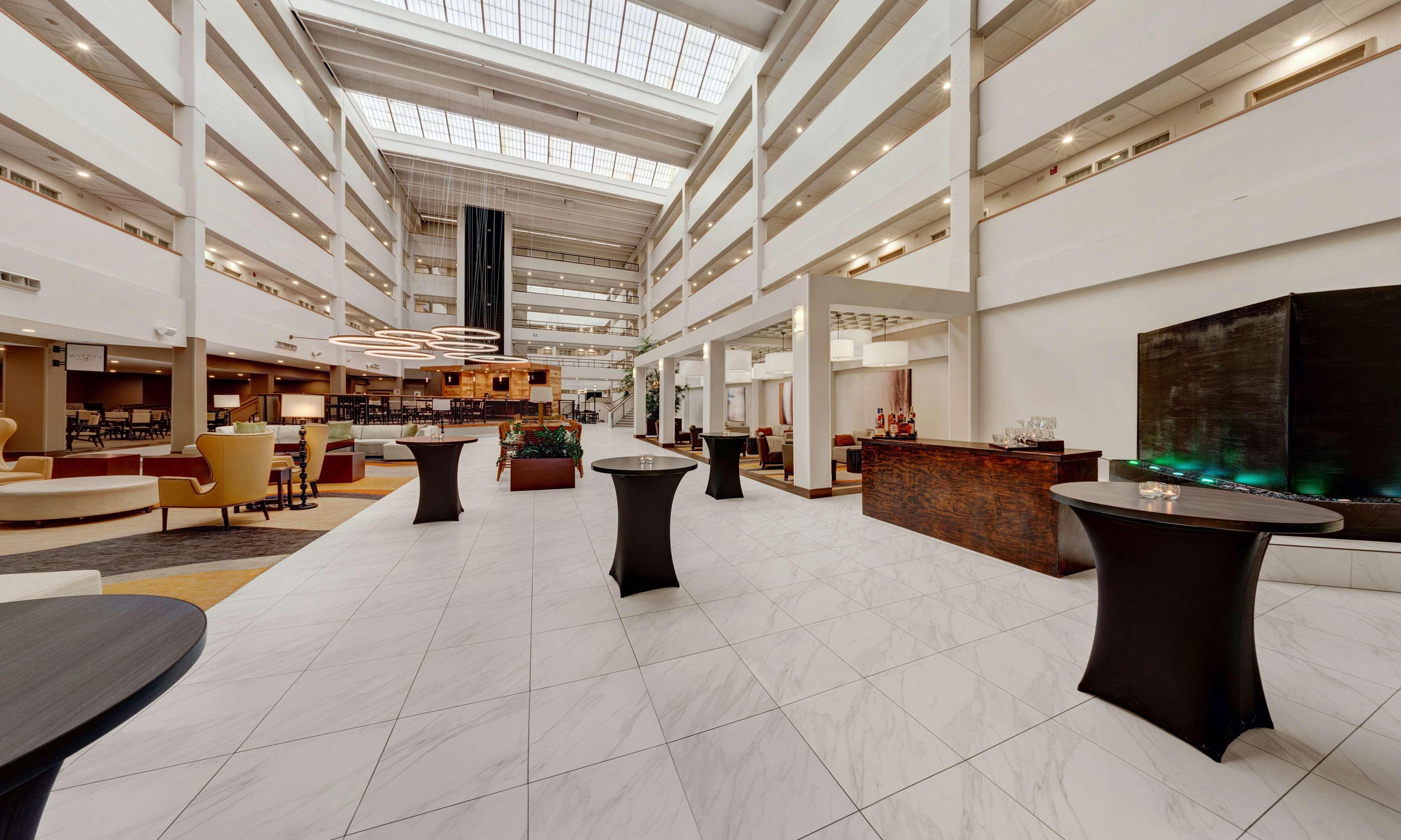 Embassy Suites By Hilton Milwaukee Brookfield Buitenkant foto