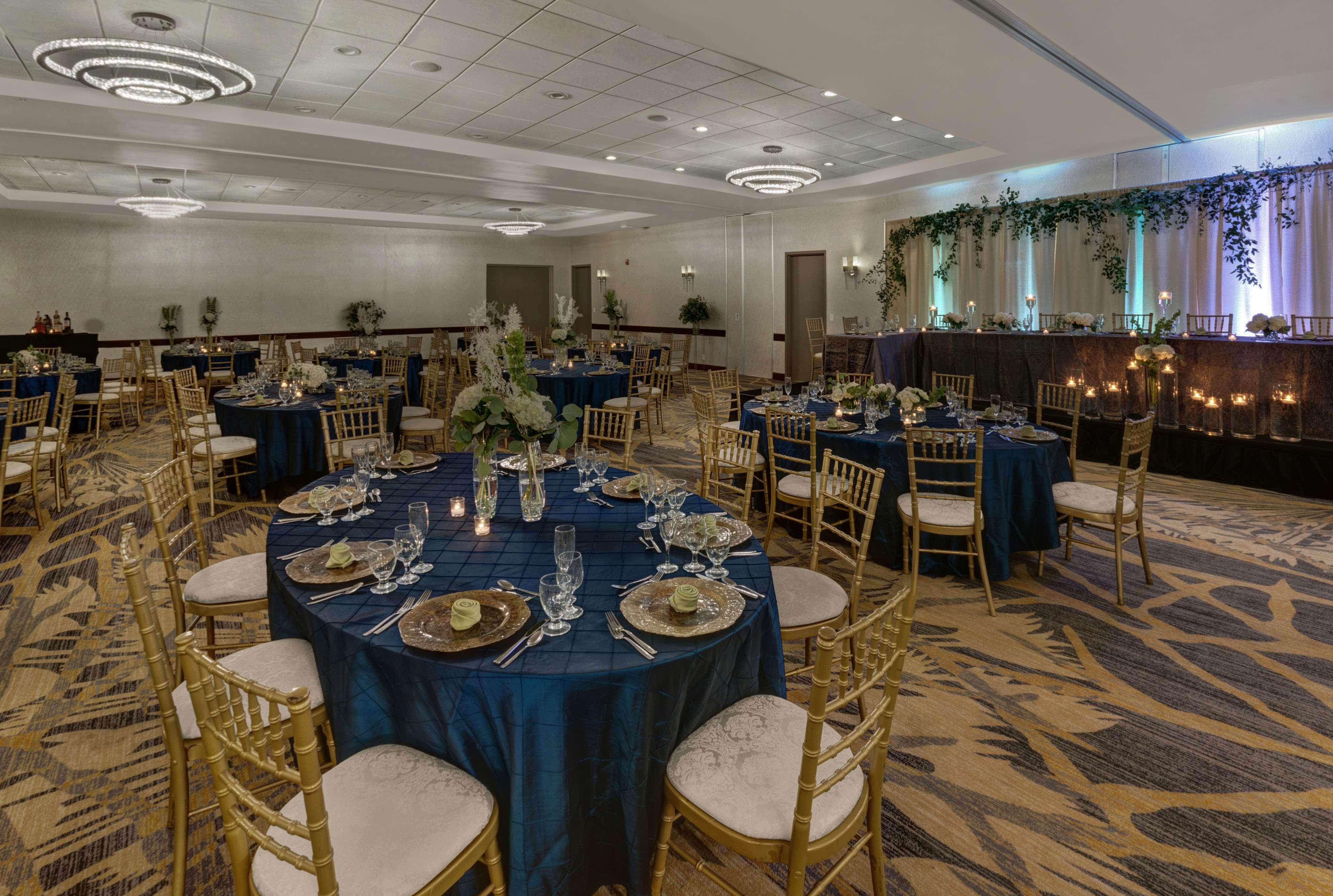 Embassy Suites By Hilton Milwaukee Brookfield Buitenkant foto