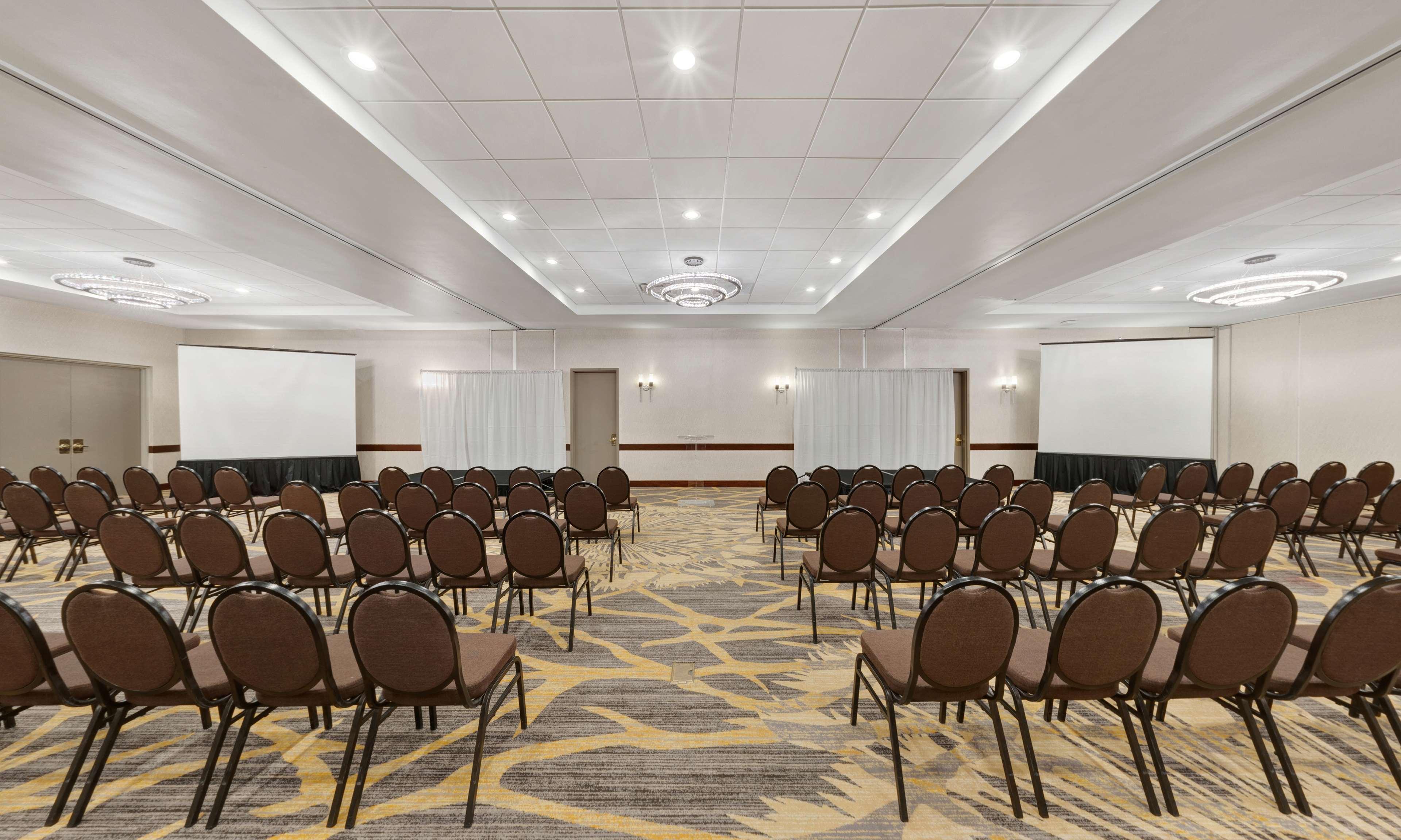 Embassy Suites By Hilton Milwaukee Brookfield Buitenkant foto
