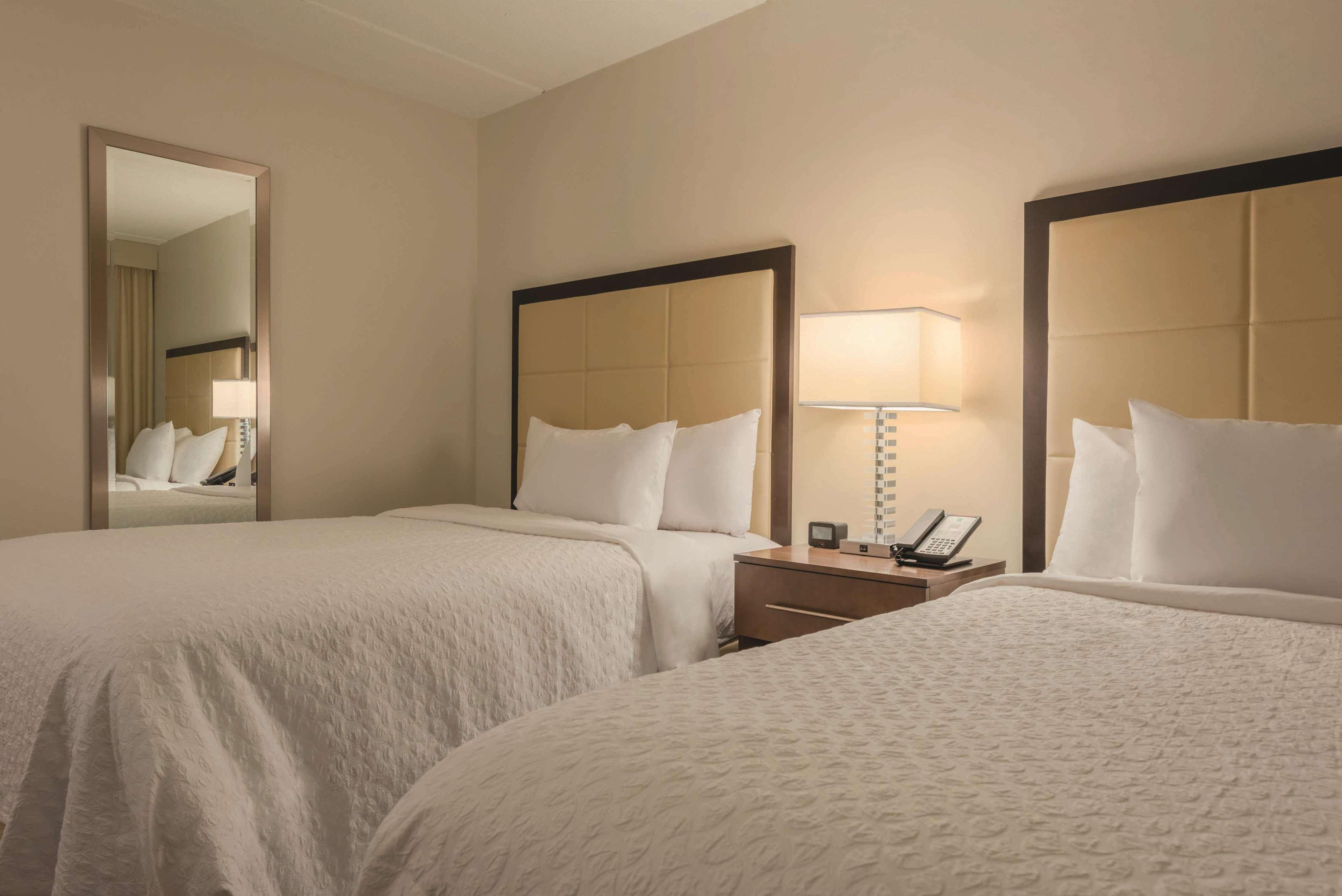 Embassy Suites By Hilton Milwaukee Brookfield Buitenkant foto