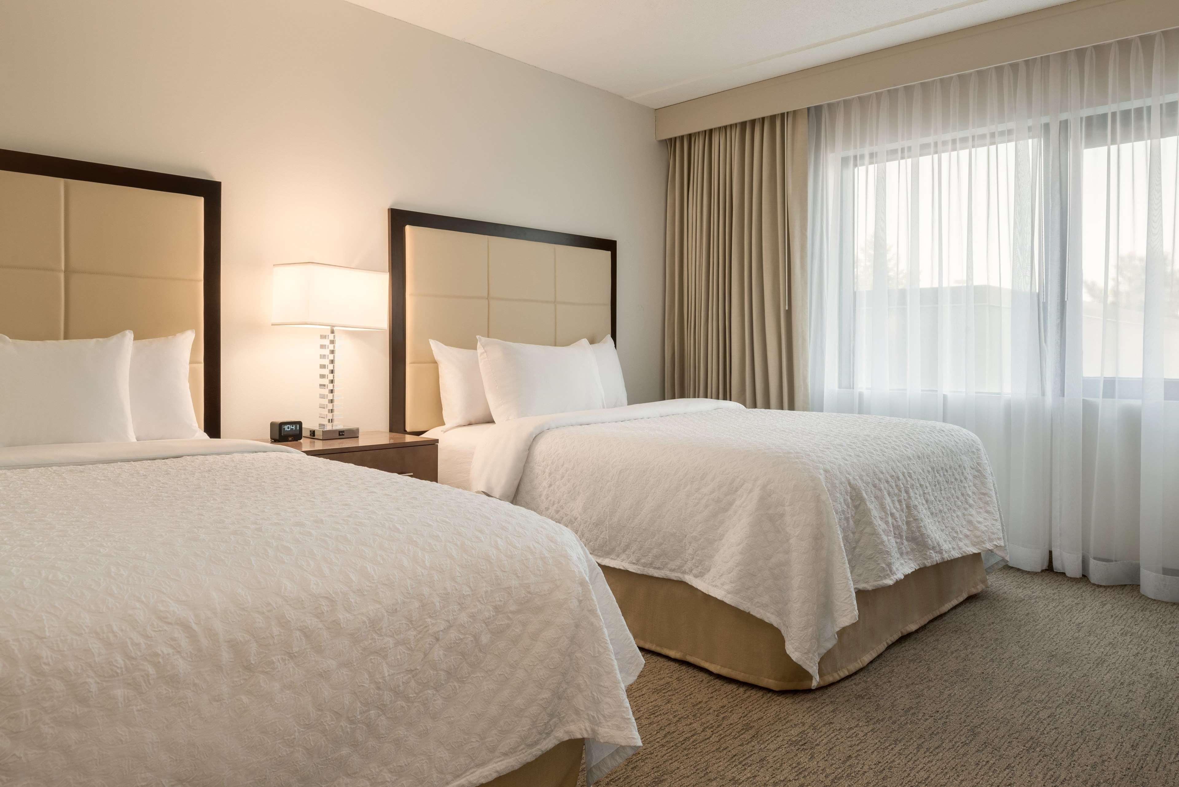 Embassy Suites By Hilton Milwaukee Brookfield Buitenkant foto