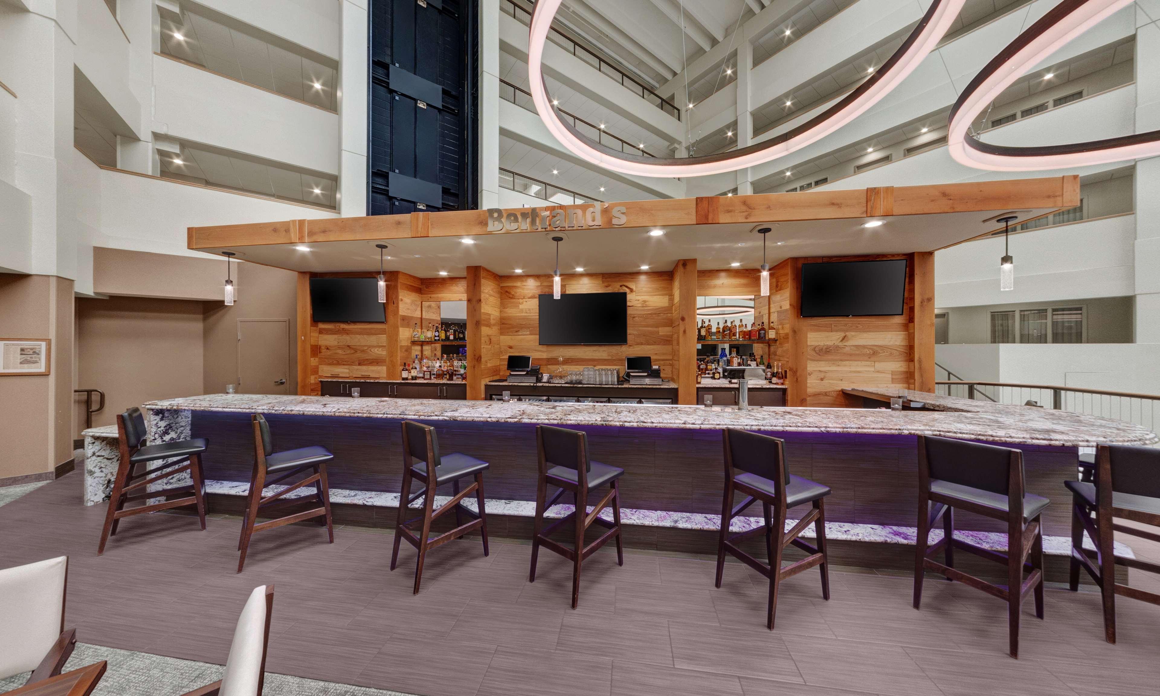 Embassy Suites By Hilton Milwaukee Brookfield Buitenkant foto