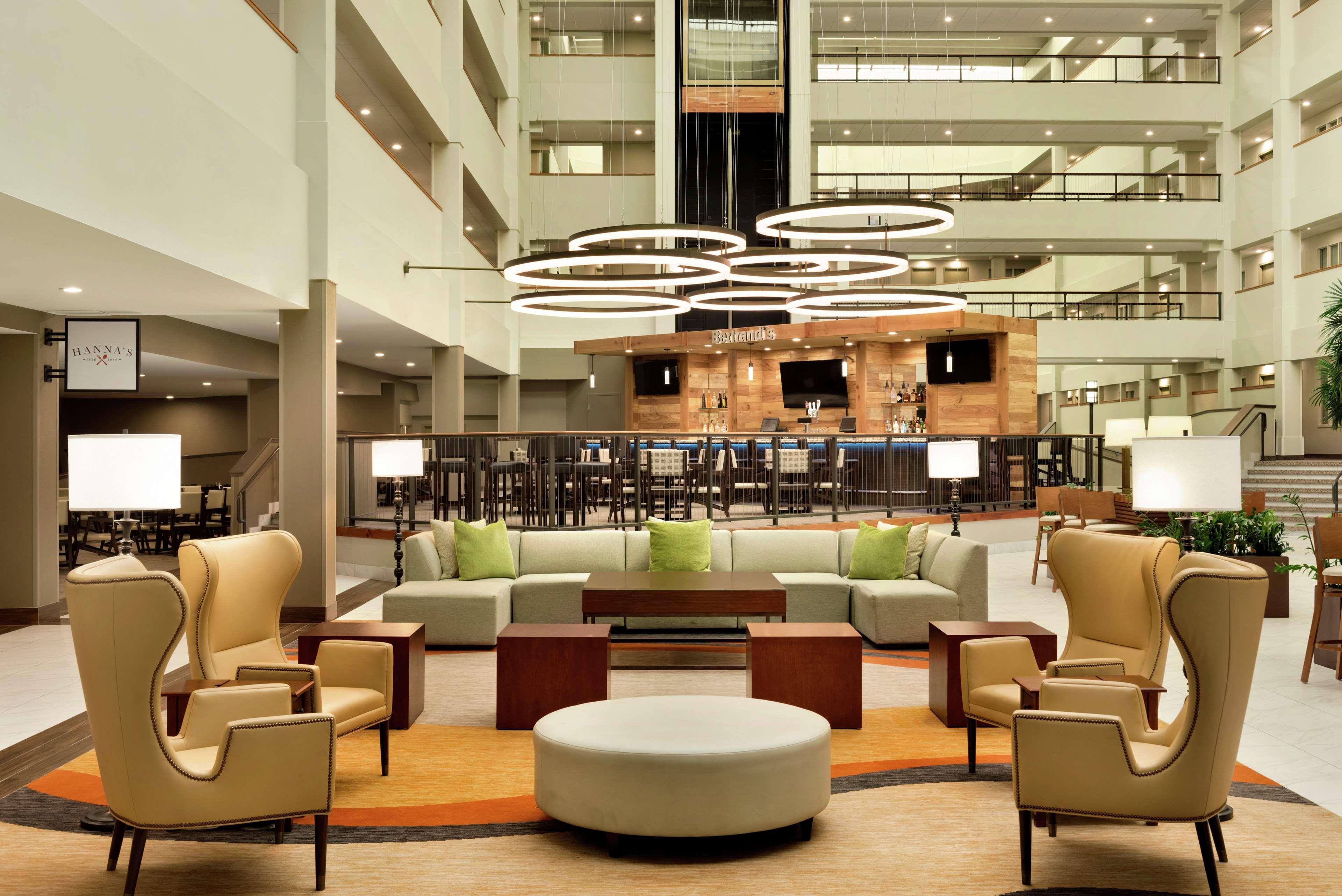 Embassy Suites By Hilton Milwaukee Brookfield Buitenkant foto