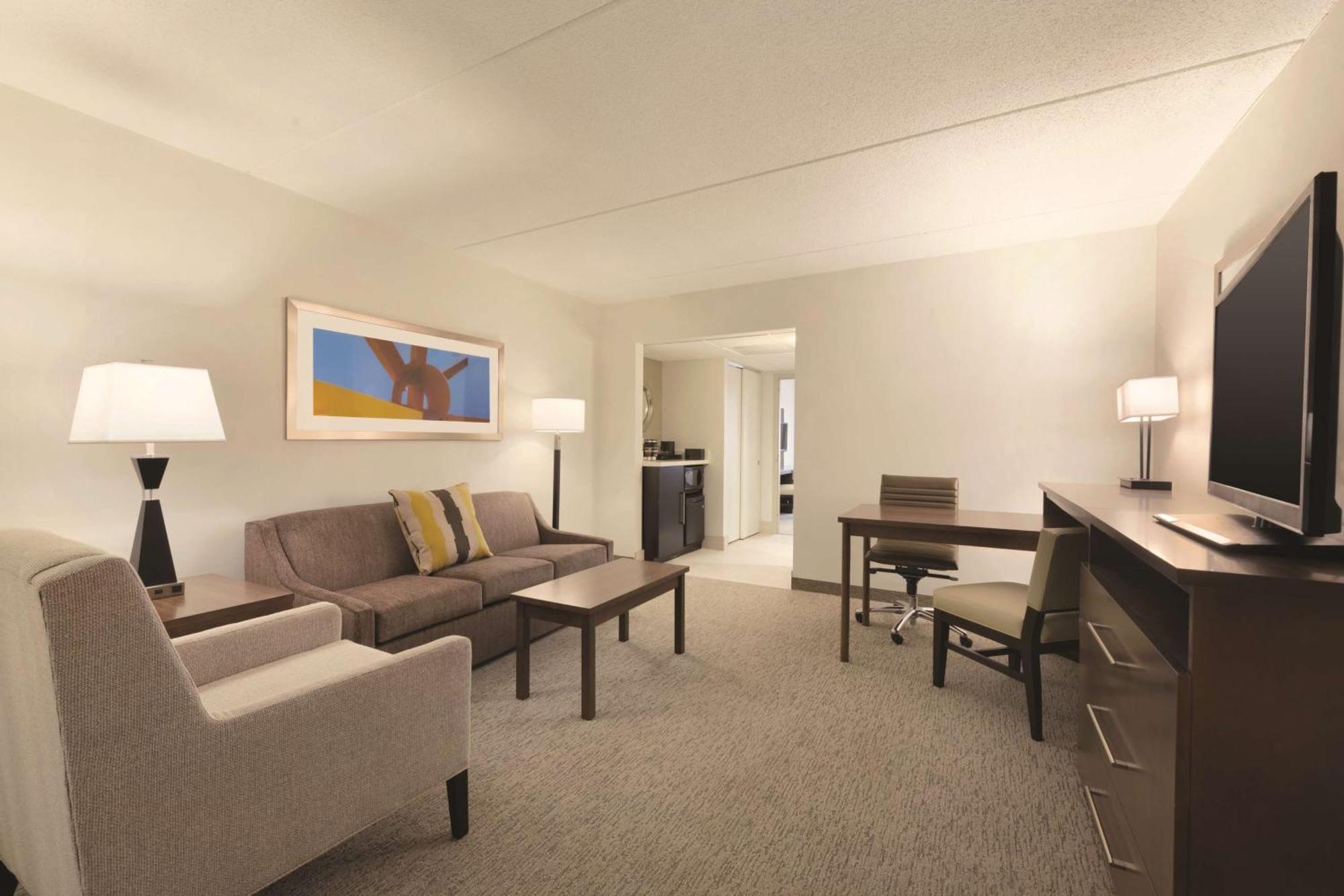 Embassy Suites By Hilton Milwaukee Brookfield Buitenkant foto