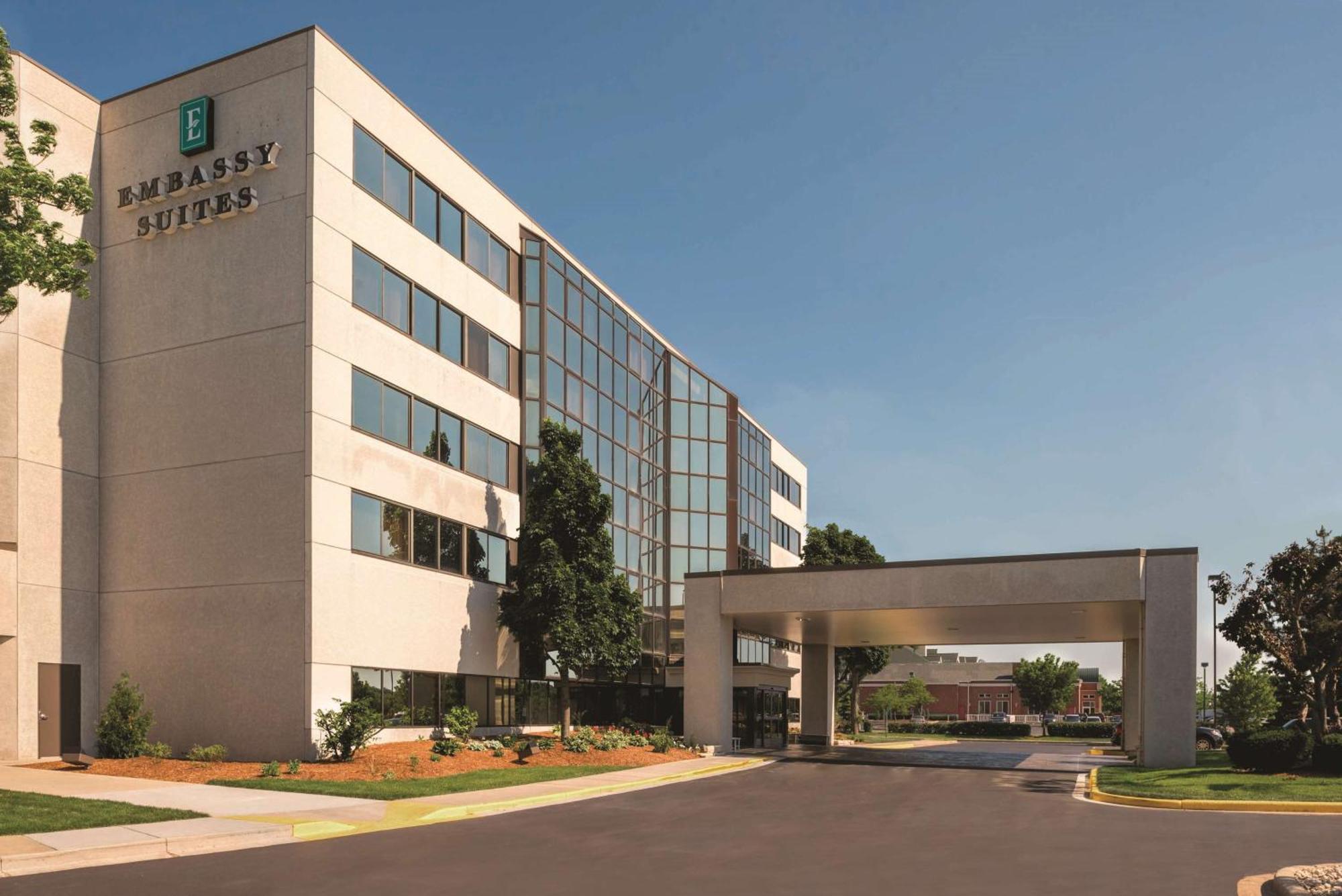 Embassy Suites By Hilton Milwaukee Brookfield Buitenkant foto
